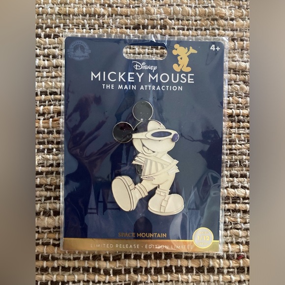 Mickey Mouse Space Mountain- The Main Attraction Series. - Picture 3 of 5